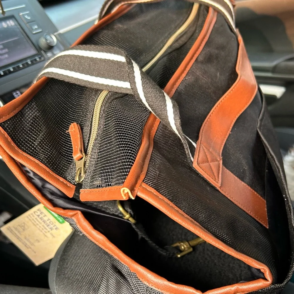 Pet carrier